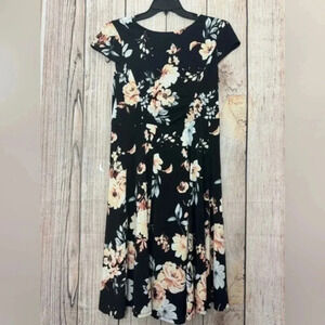 The Northstyle Womens Floral Dress size Small